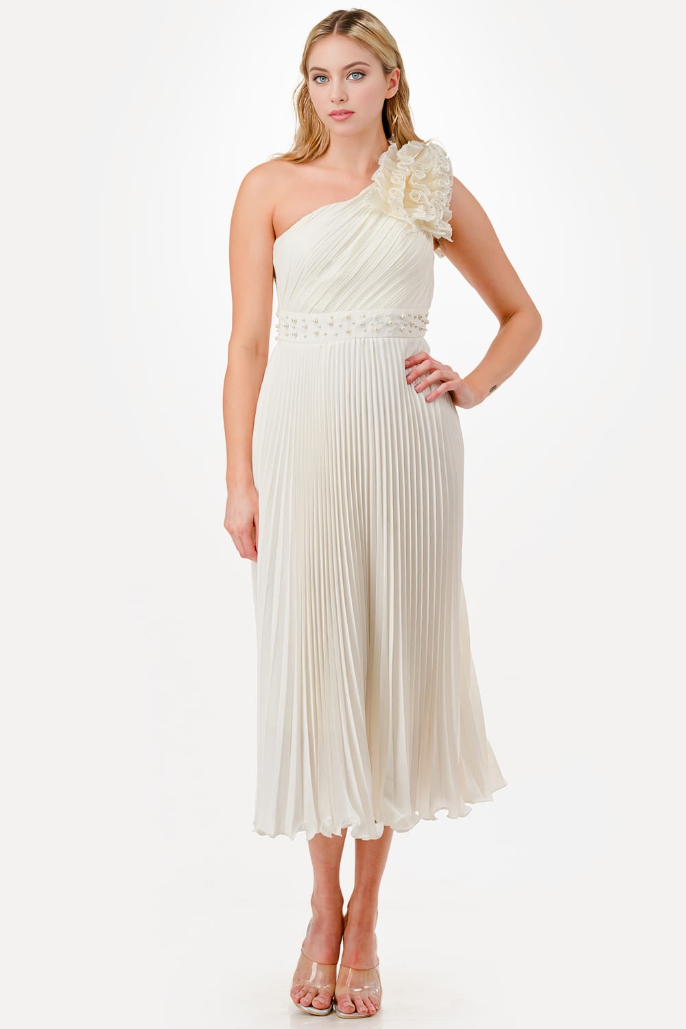 Vestido plisado medio hombro midi