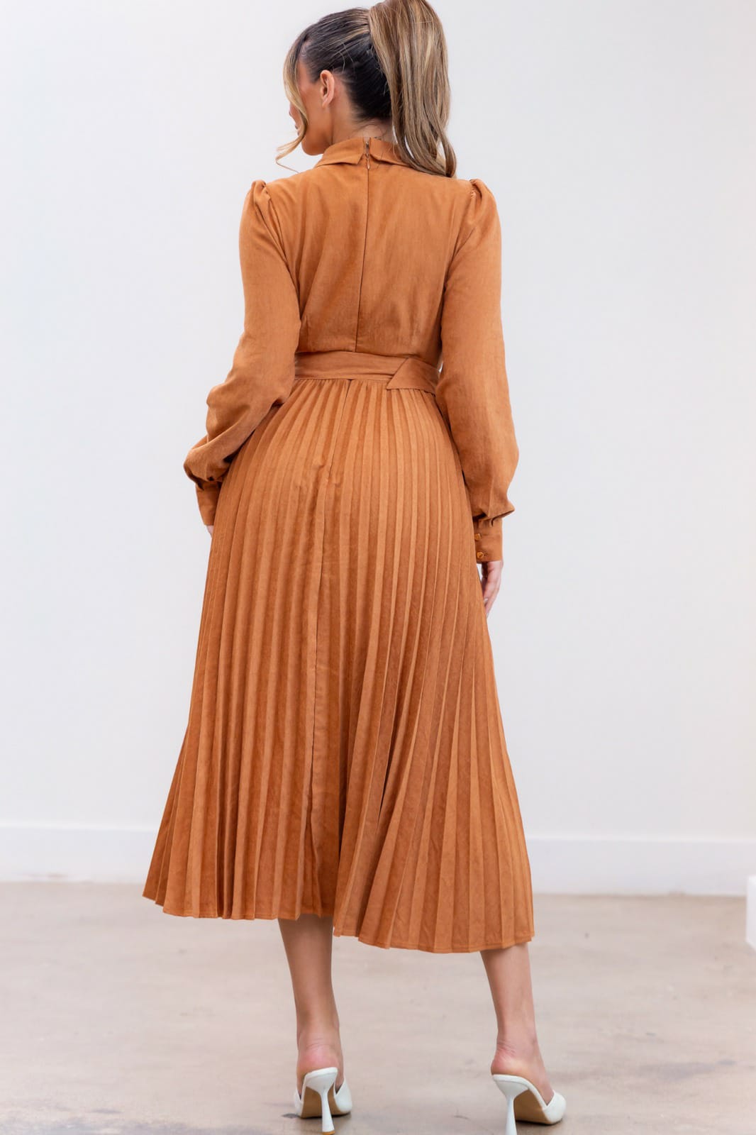 Vestido midi falda plisada