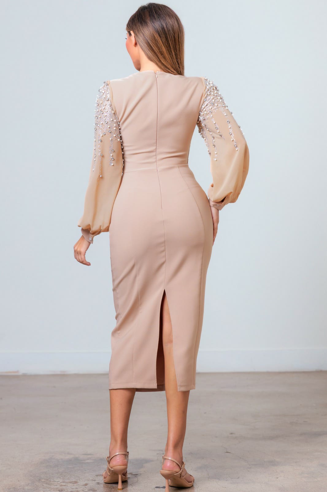 Vestido midi manga larga bordado con perlas