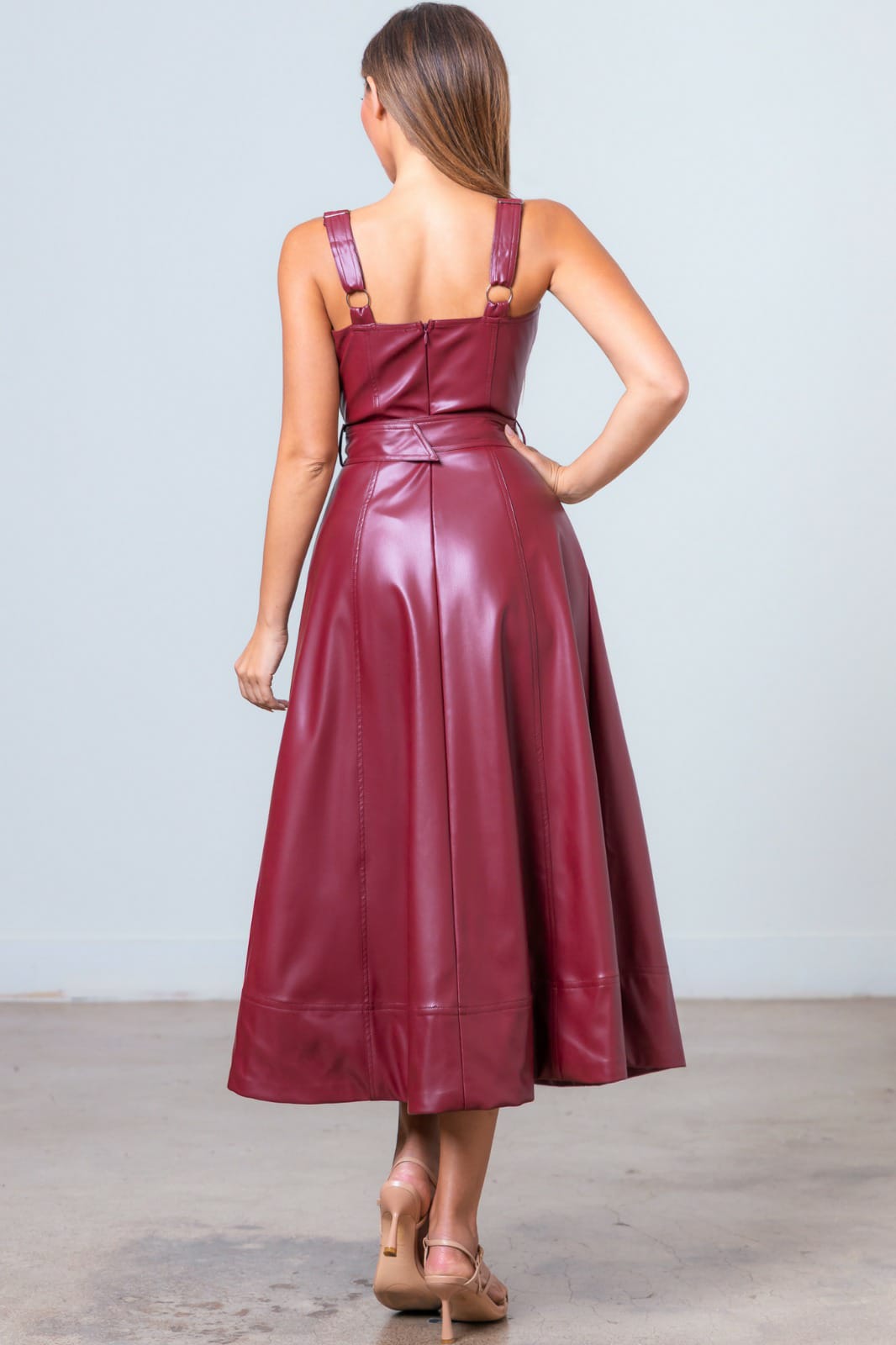 Vestido midi de tirante vinipiel