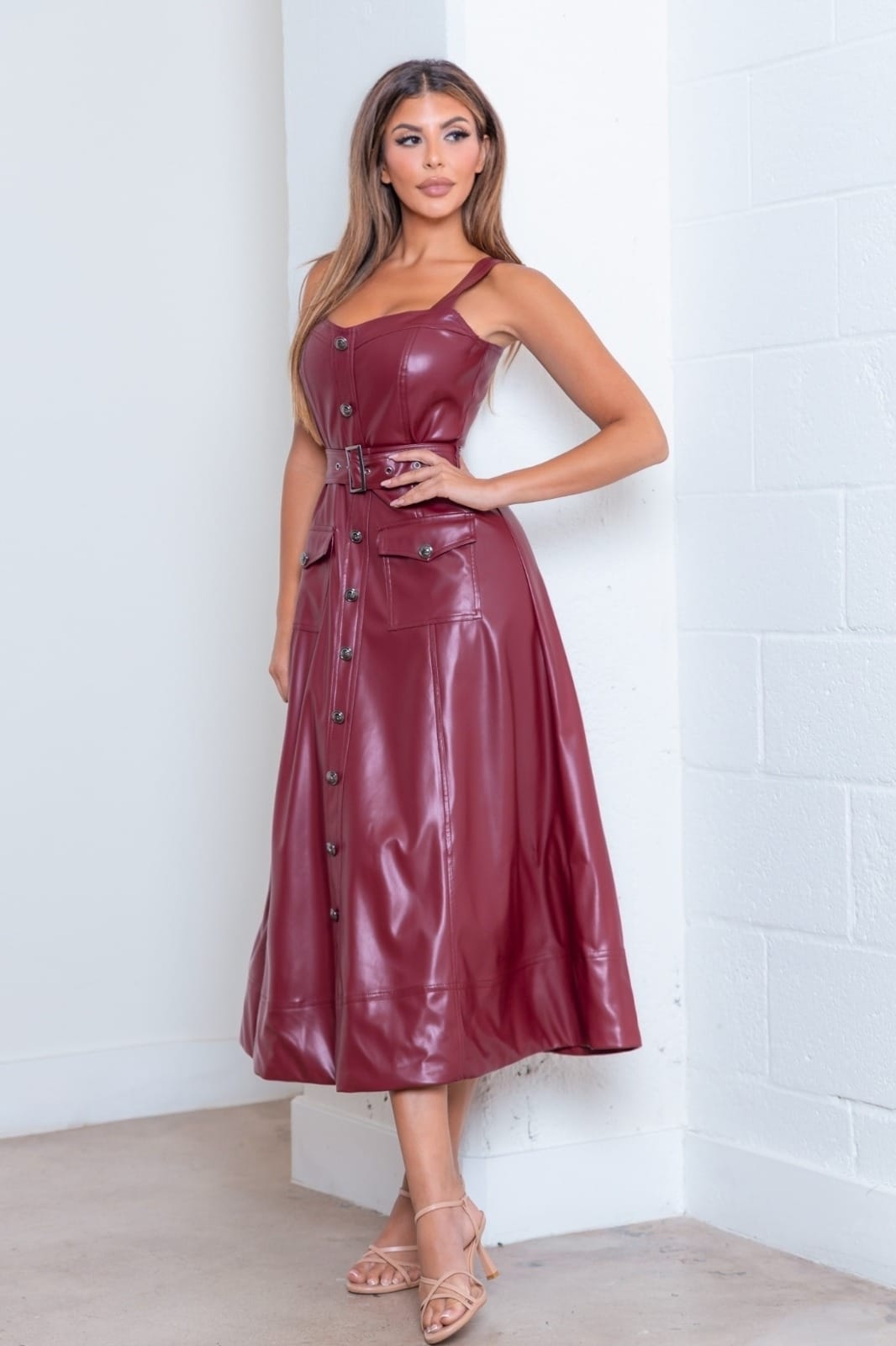 Vestido midi de tirante vinipiel