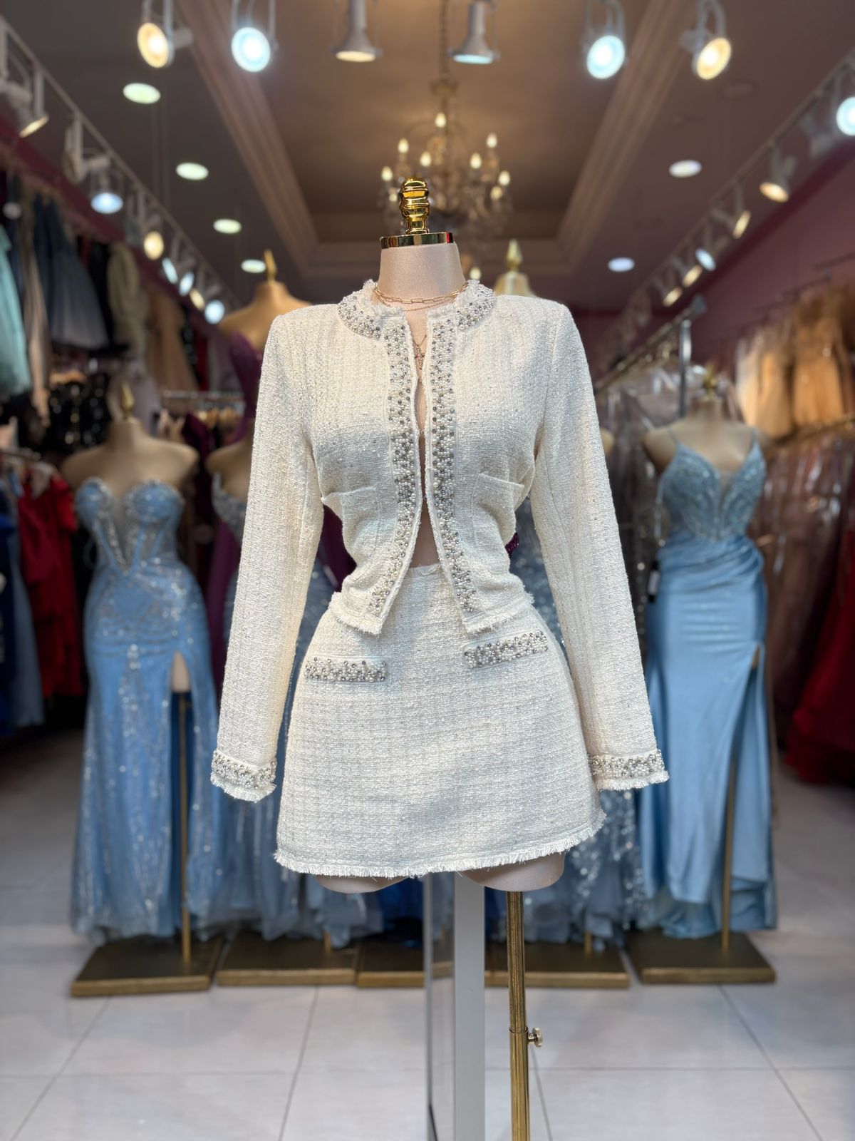 Set saco y falda corto borde piedras