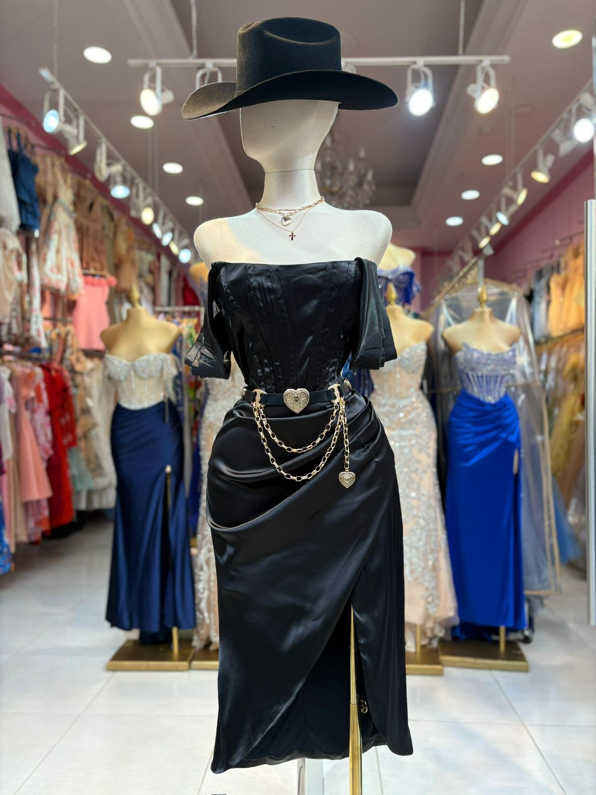 Vestido satín midi estrapless