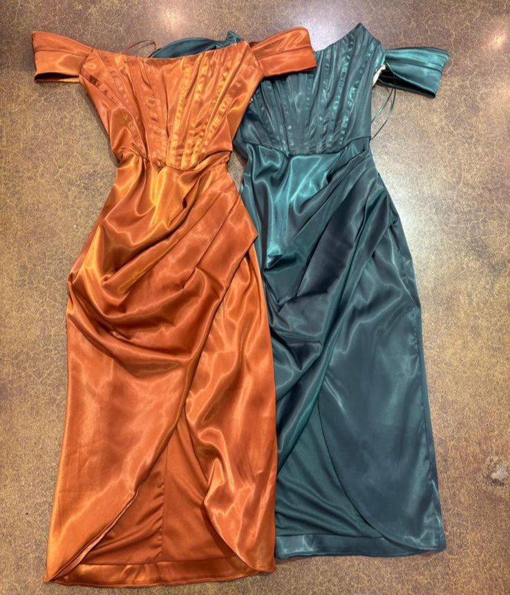 Vestido satín midi estrapless