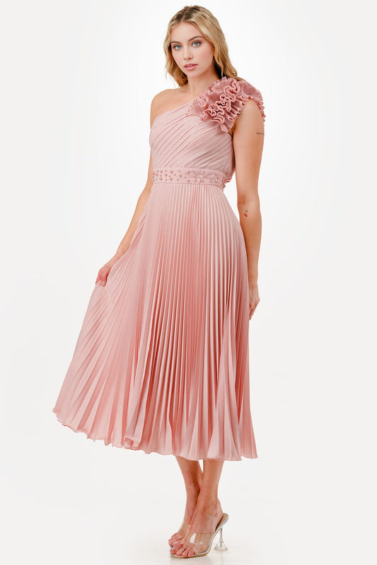 Vestido plisado medio hombro midi