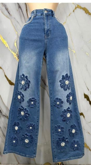 Pantalón aplicación de flores con perla