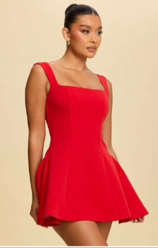 Vestido corto con tirantes/semicircular