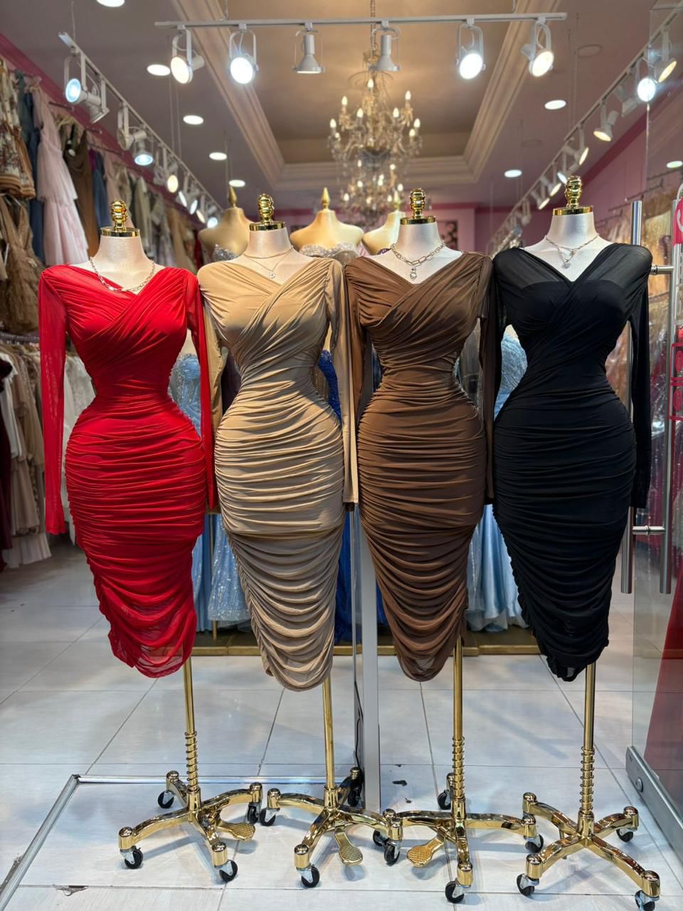 Vestido midi mesh cuello V manga larga