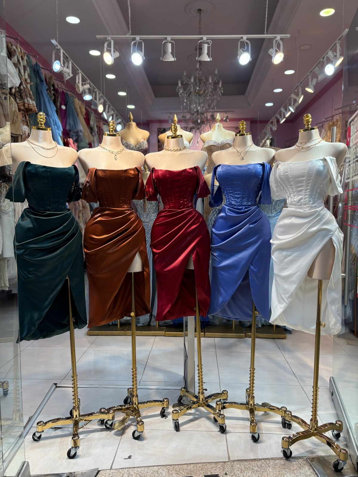 Vestido midi satin straplees corset