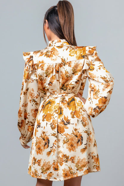 Vestido corto manga larga satín flores ocre