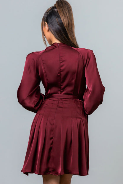 Vestido corto circular cuello V satin