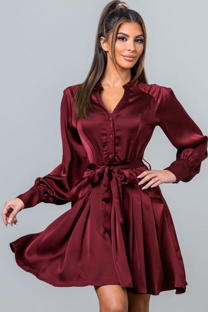 Vestido corto circular cuello V satin