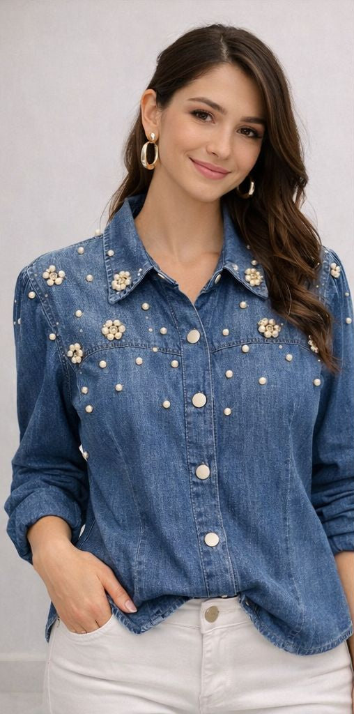 Blusa de mezclilla con bordado de piedras