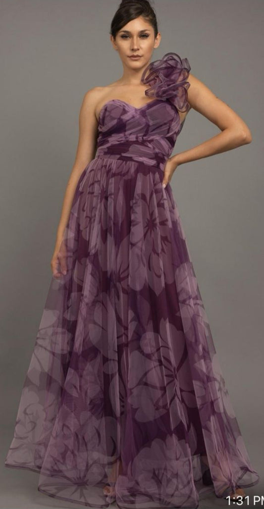 Vestido maxi/tul medio hombro uva