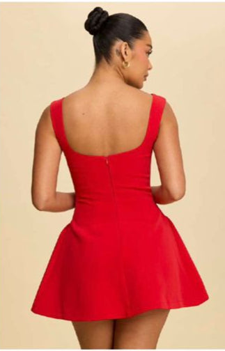 Vestido corto con tirantes/semicircular