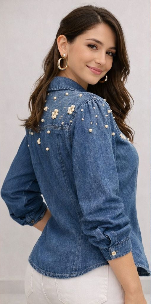 Blusa de mezclilla con bordado de piedras
