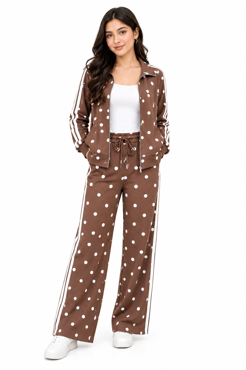 Conjunto deportivo café de lunares con franjas