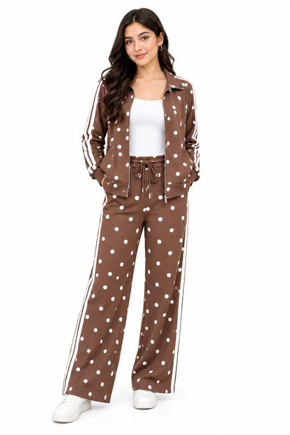 Conjunto deportivo café de lunares con franjas
