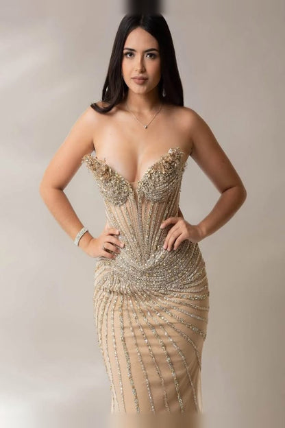 Vestido de gala con pedrería y capa de tul - vista 4